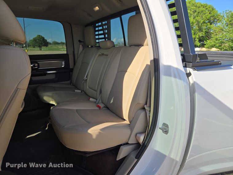 image for item ET5084 2014 RAM 3500 Crew Cab pickup truck