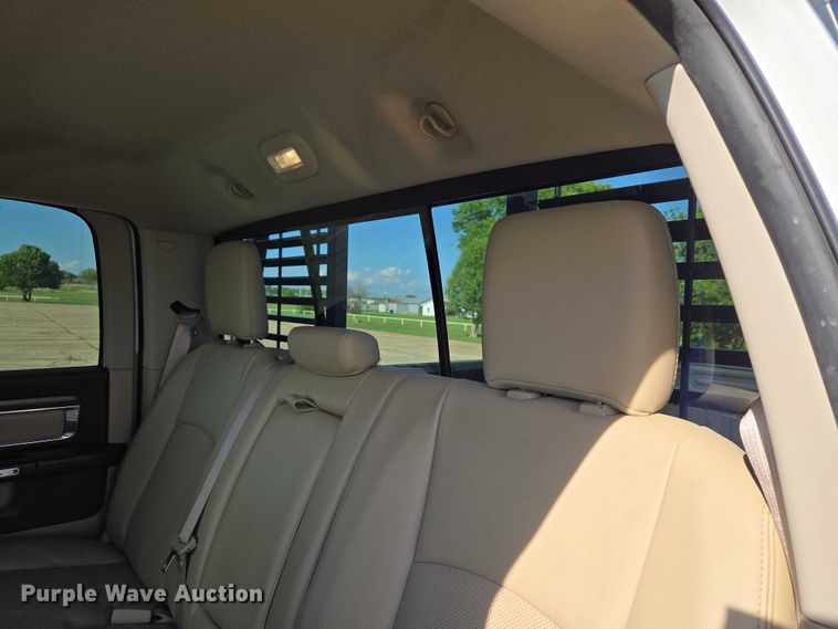 image for item ET5084 2014 RAM 3500 Crew Cab pickup truck