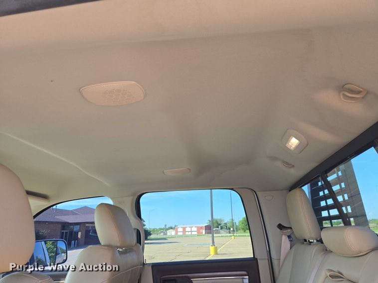 image for item ET5084 2014 RAM 3500 Crew Cab pickup truck