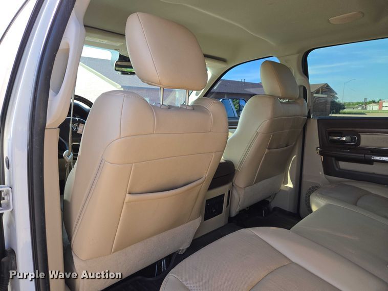 image for item ET5084 2014 RAM 3500 Crew Cab pickup truck