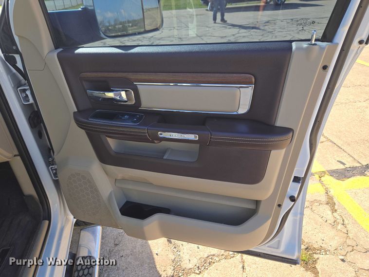 image for item ET5084 2014 RAM 3500 Crew Cab pickup truck