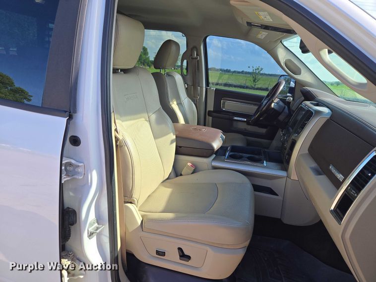 image for item ET5084 2014 RAM 3500 Crew Cab pickup truck