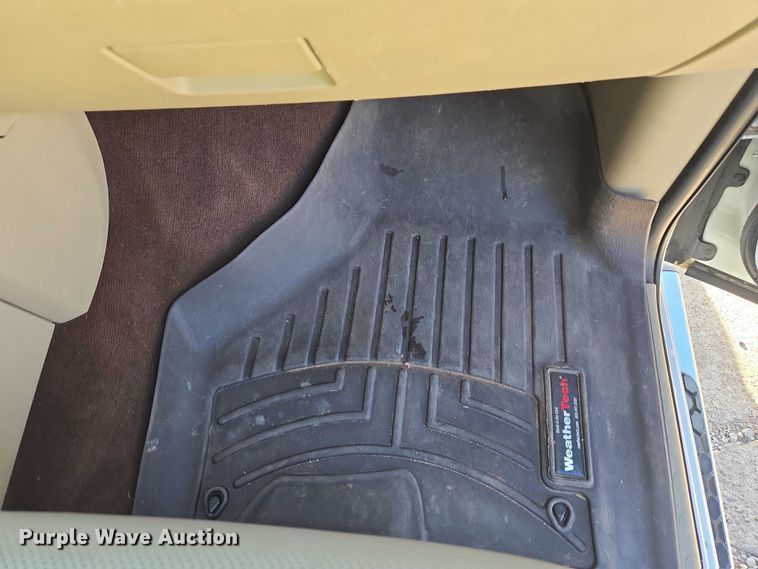 image for item ET5084 2014 RAM 3500 Crew Cab pickup truck