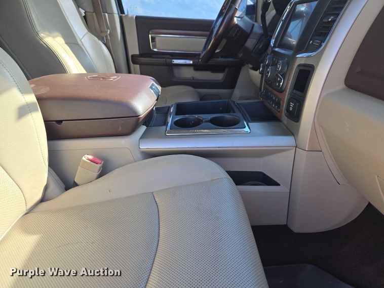 image for item ET5084 2014 RAM 3500 Crew Cab pickup truck