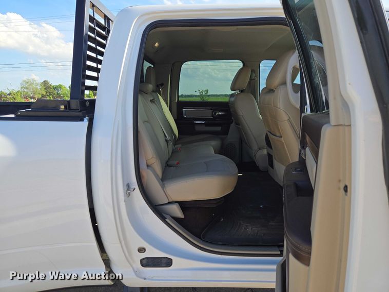 image for item ET5084 2014 RAM 3500 Crew Cab pickup truck