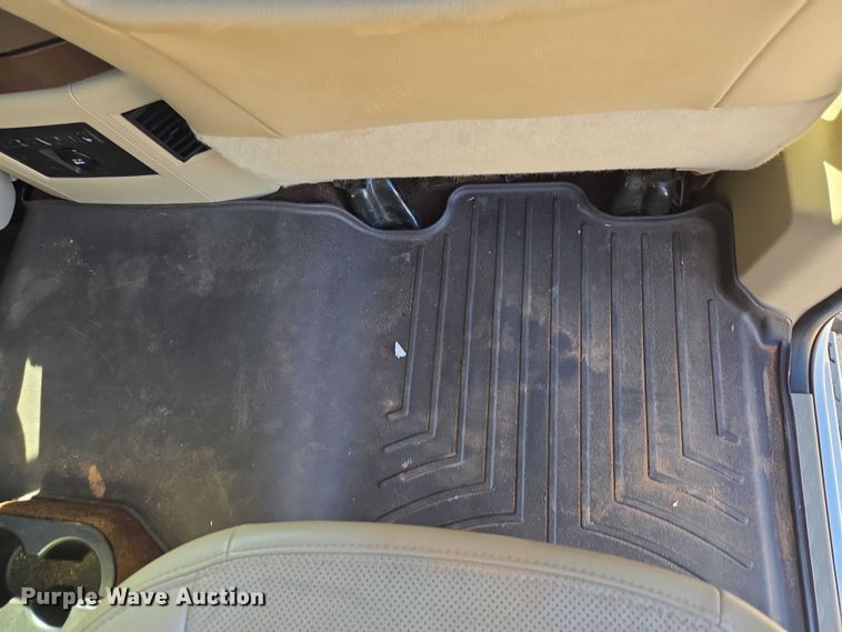 image for item ET5084 2014 RAM 3500 Crew Cab pickup truck