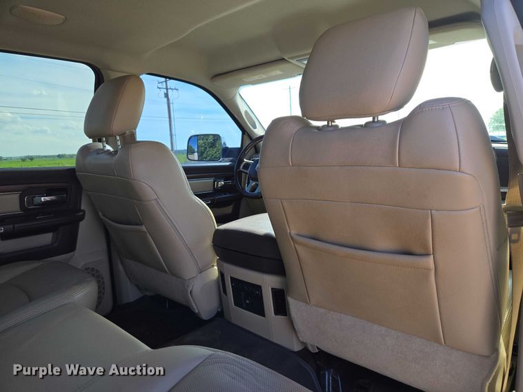 image for item ET5084 2014 RAM 3500 Crew Cab pickup truck