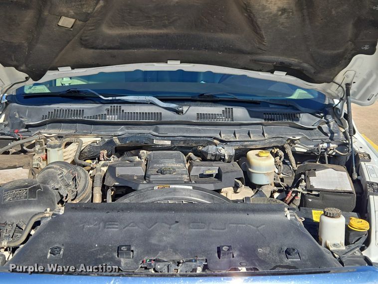 image for item ET5084 2014 RAM 3500 Crew Cab pickup truck