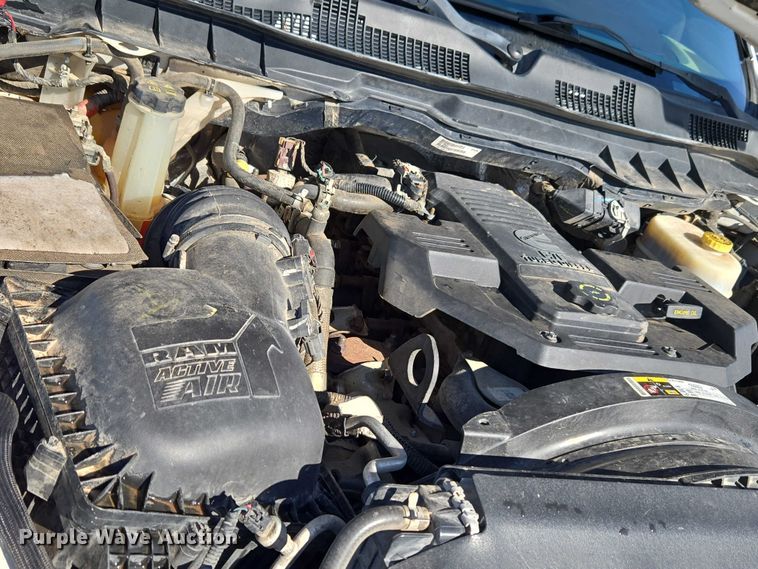 image for item ET5084 2014 RAM 3500 Crew Cab pickup truck