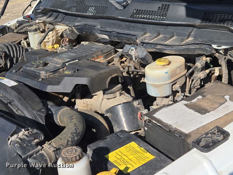 image for item ET5084 2014 RAM 3500 Crew Cab pickup truck