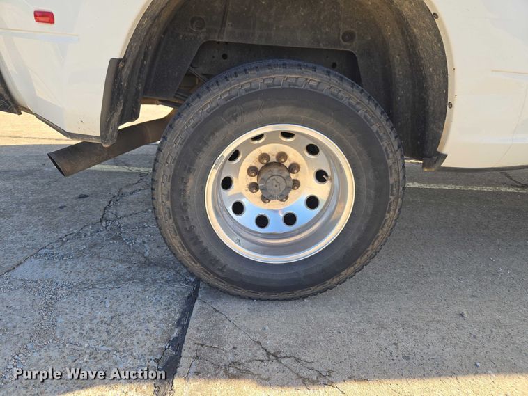 image for item ET5084 2014 RAM 3500 Crew Cab pickup truck