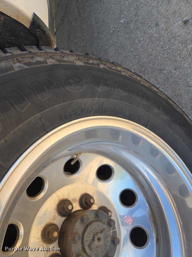 image for item ET5084 2014 RAM 3500 Crew Cab pickup truck