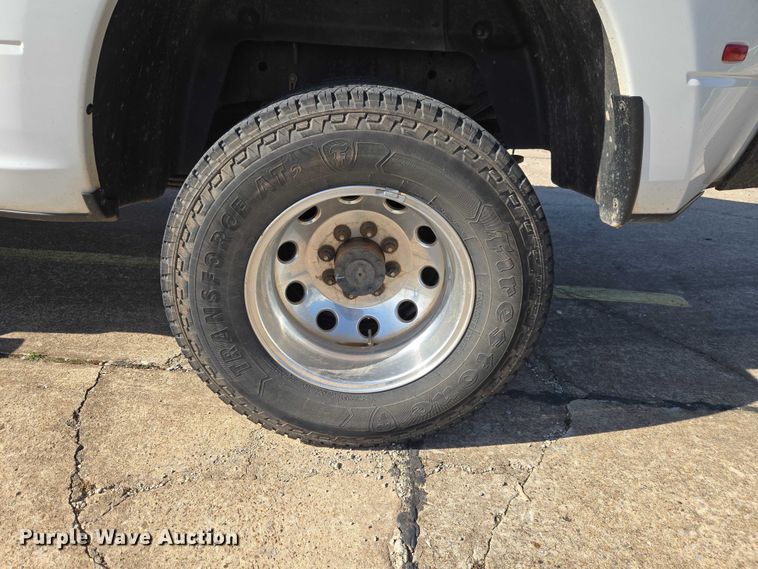 image for item ET5084 2014 RAM 3500 Crew Cab pickup truck