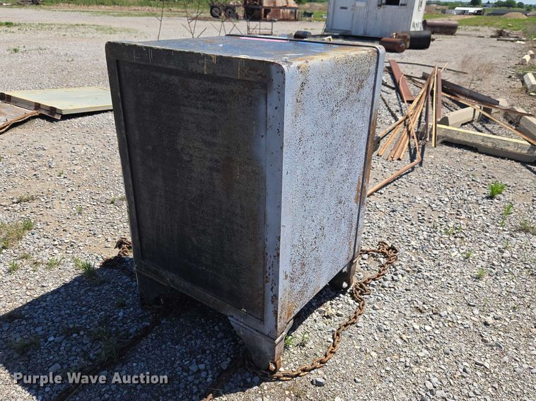 image for item ET5089 Safe