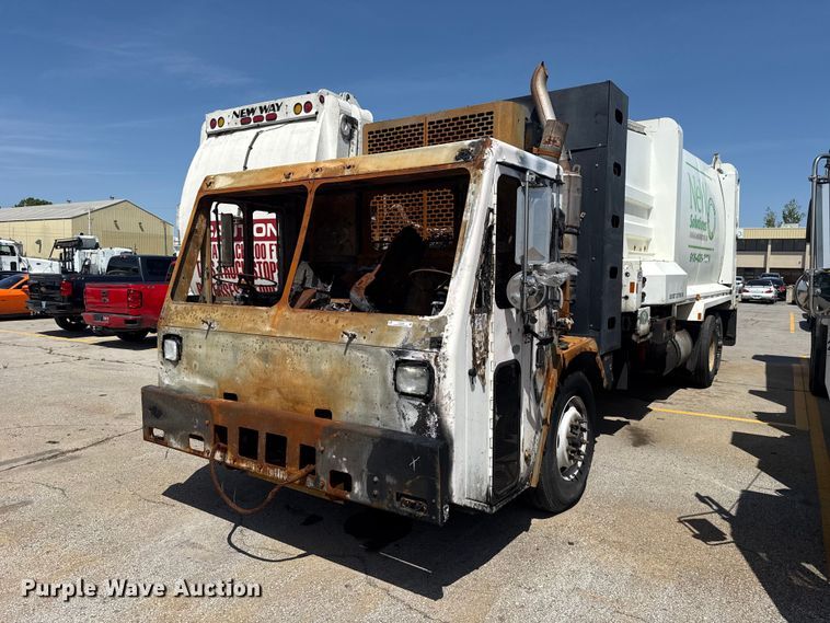 image for item ET6039 2013 Crane Carrier  refuse truck