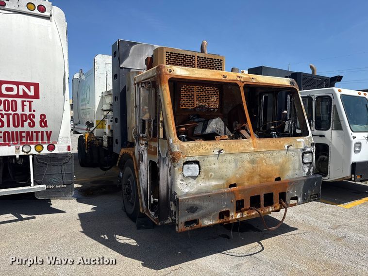 image for item ET6039 2013 Crane Carrier  refuse truck