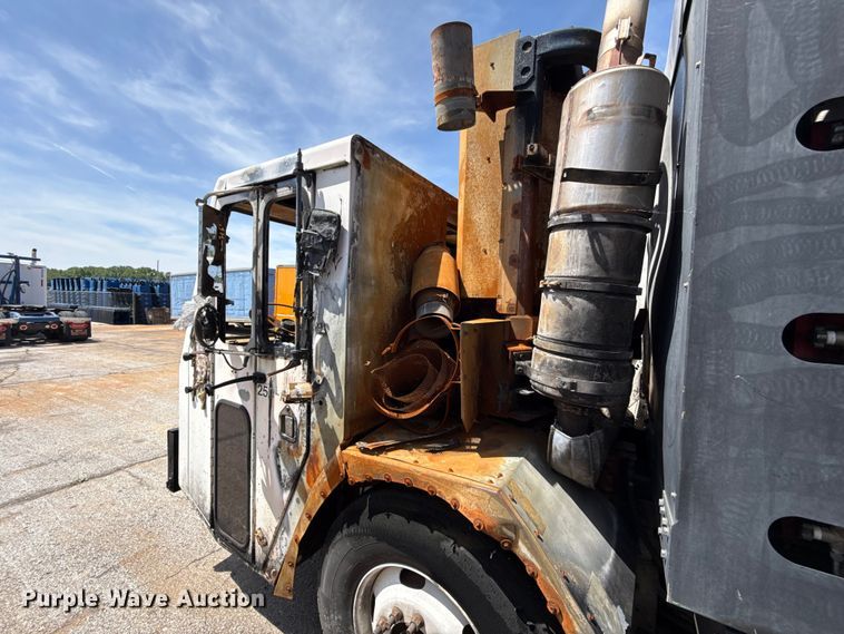 image for item ET6039 2013 Crane Carrier  refuse truck