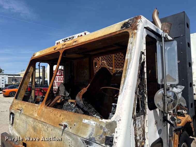 image for item ET6039 2013 Crane Carrier  refuse truck