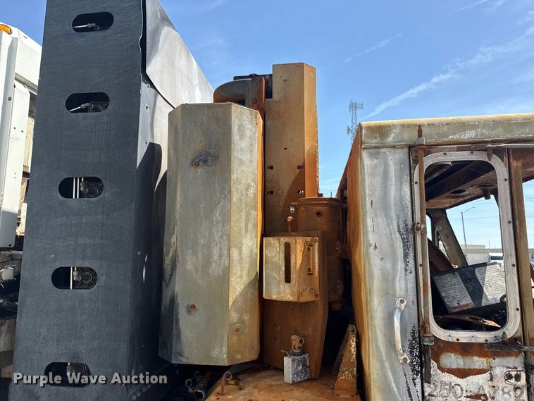 image for item ET6039 2013 Crane Carrier  refuse truck