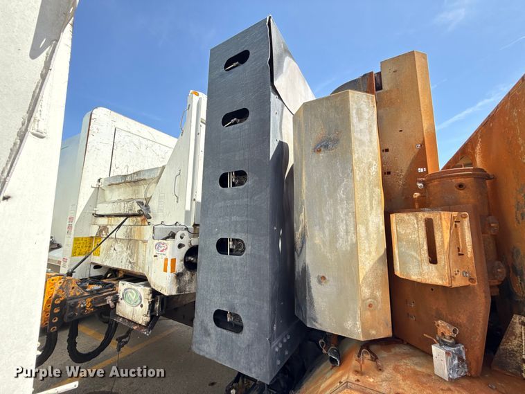 image for item ET6039 2013 Crane Carrier  refuse truck