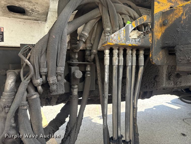 image for item ET6039 2013 Crane Carrier  refuse truck