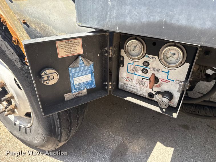 image for item ET6039 2013 Crane Carrier  refuse truck