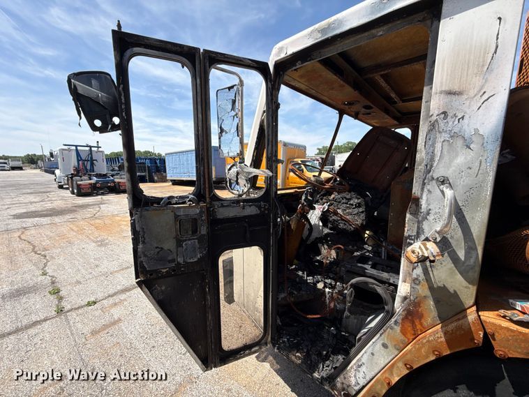 image for item ET6039 2013 Crane Carrier  refuse truck