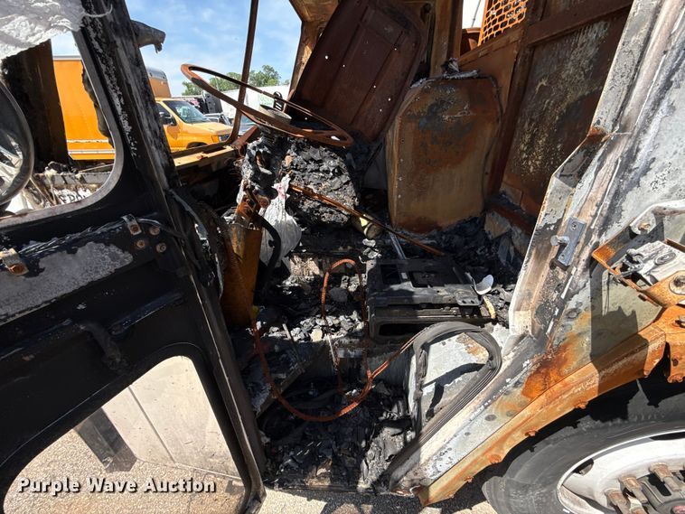 image for item ET6039 2013 Crane Carrier  refuse truck