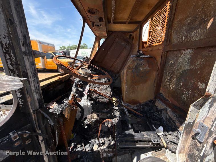 image for item ET6039 2013 Crane Carrier  refuse truck