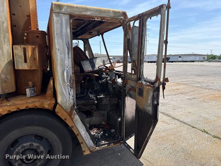 image for item ET6039 2013 Crane Carrier  refuse truck