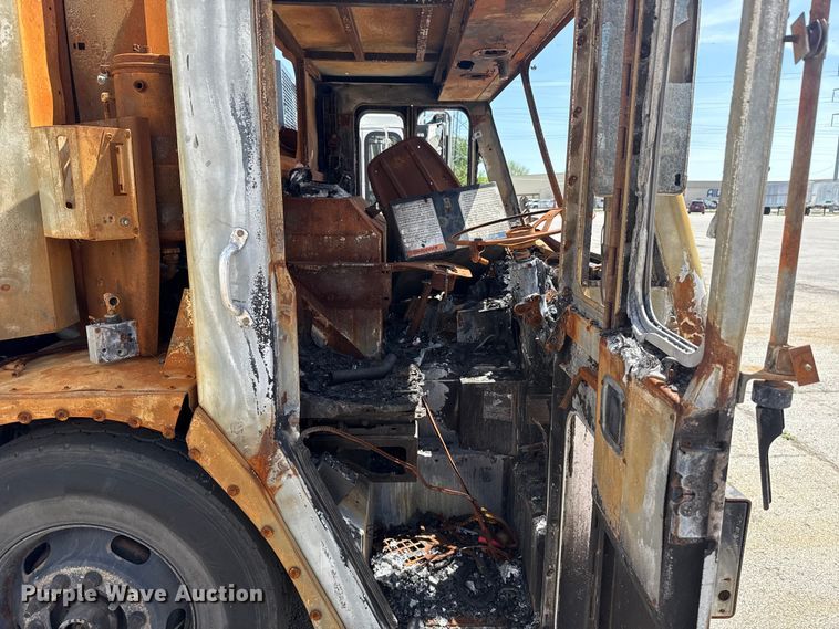 image for item ET6039 2013 Crane Carrier  refuse truck