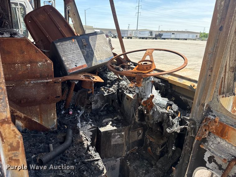 image for item ET6039 2013 Crane Carrier  refuse truck