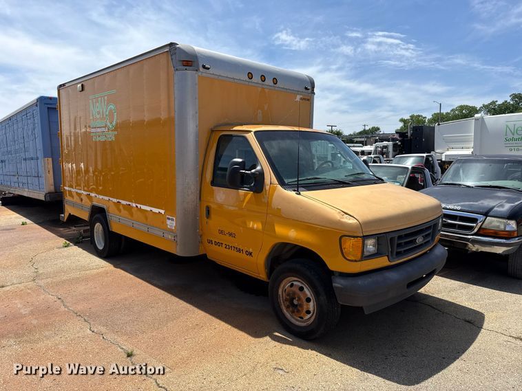 image for item ET6040 2003 Ford E450 box truck