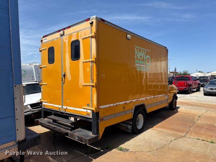 image for item ET6040 2003 Ford E450 box truck