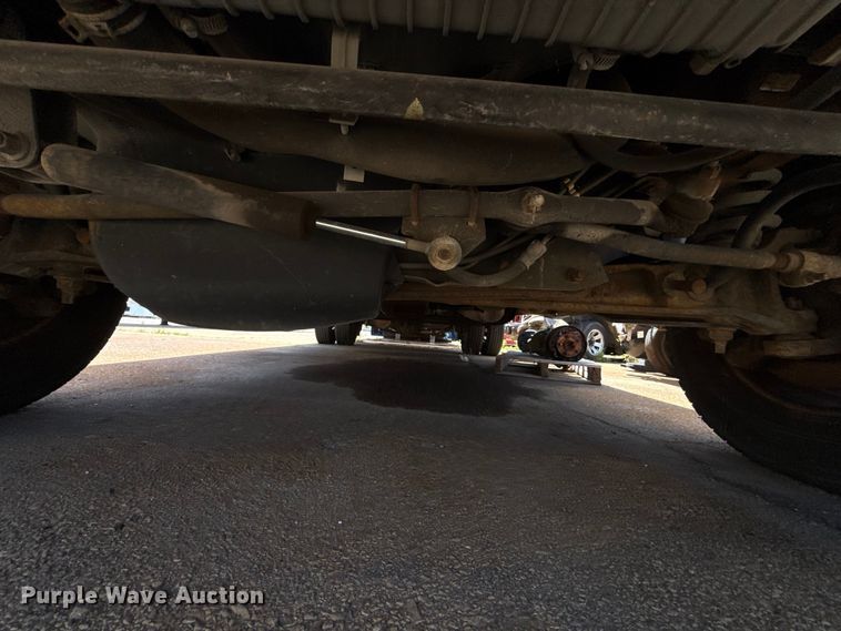 image for item ET6040 2003 Ford E450 box truck