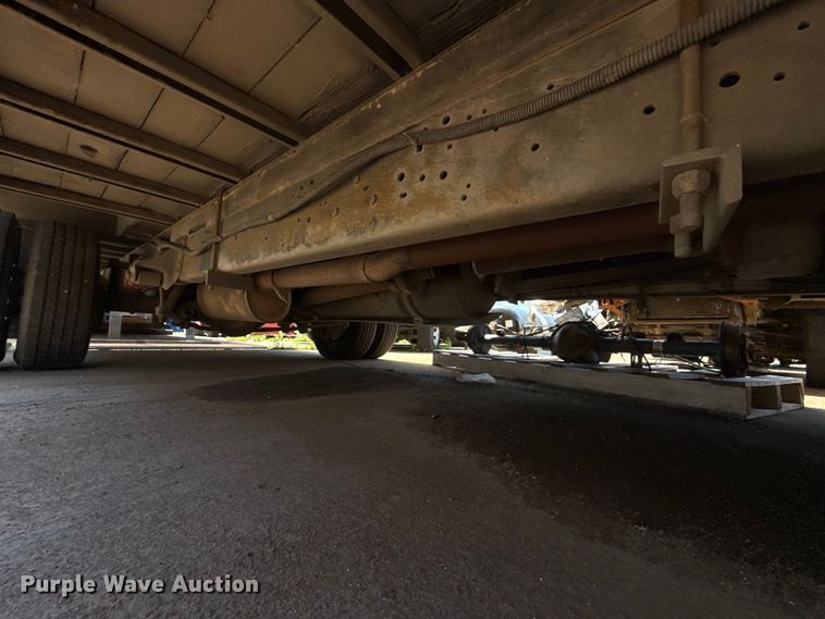 image for item ET6040 2003 Ford E450 box truck