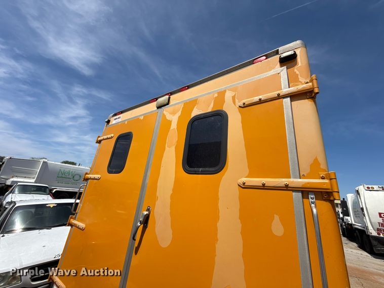 image for item ET6040 2003 Ford E450 box truck