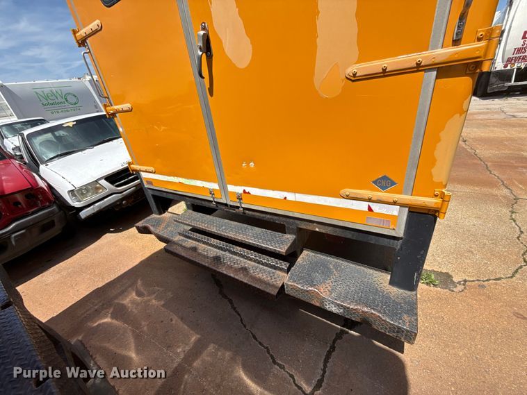 image for item ET6040 2003 Ford E450 box truck