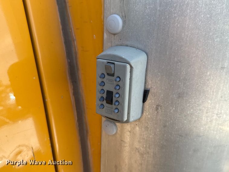 image for item ET6040 2003 Ford E450 box truck