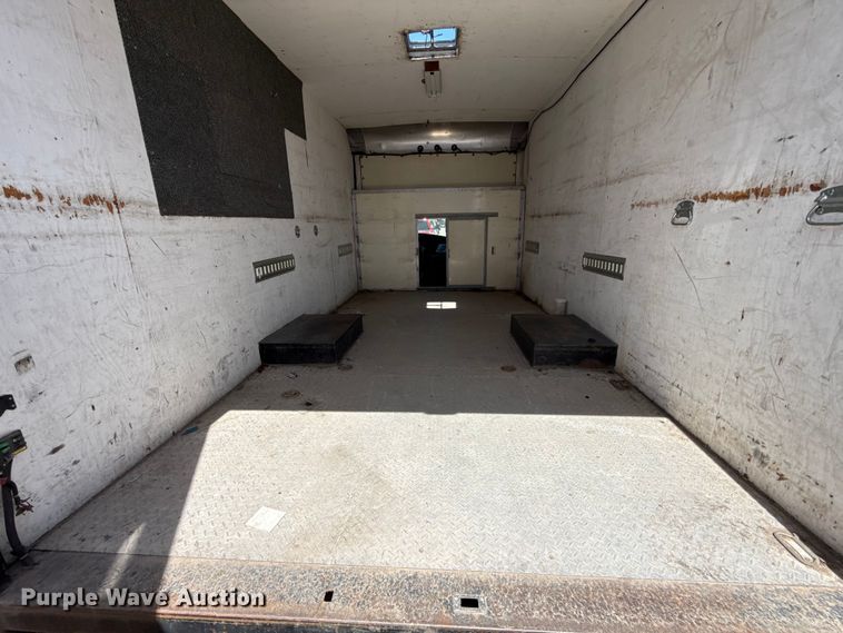 image for item ET6040 2003 Ford E450 box truck