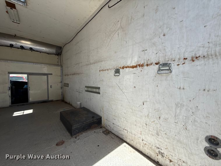 image for item ET6040 2003 Ford E450 box truck