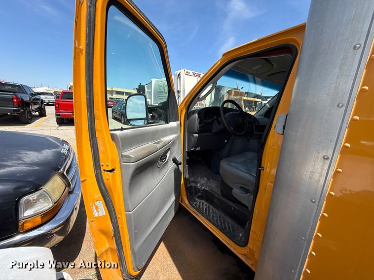 image for item ET6040 2003 Ford E450 box truck
