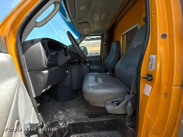 image for item ET6040 2003 Ford E450 box truck