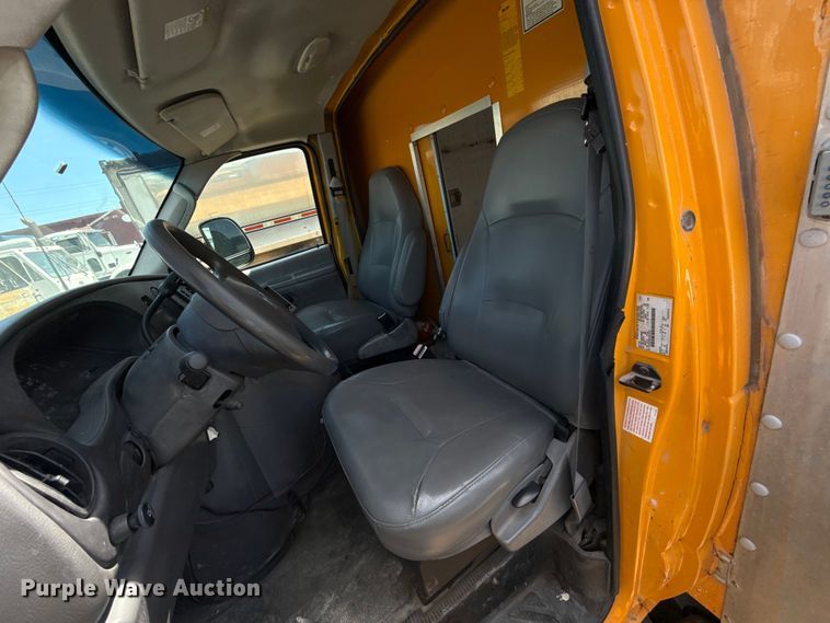 image for item ET6040 2003 Ford E450 box truck