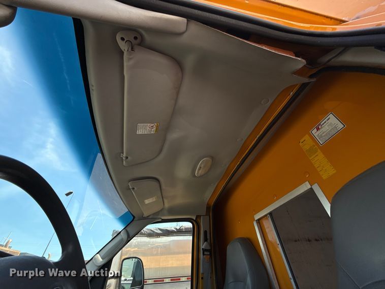 image for item ET6040 2003 Ford E450 box truck