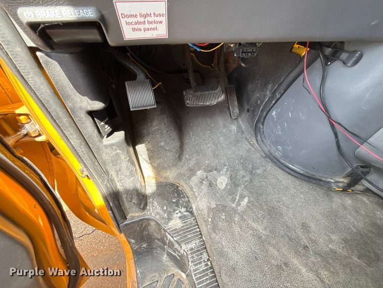 image for item ET6040 2003 Ford E450 box truck