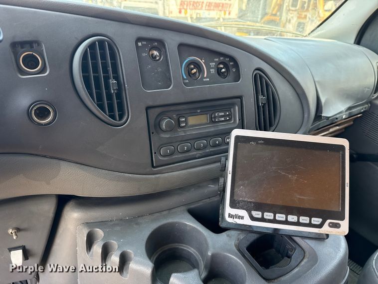 image for item ET6040 2003 Ford E450 box truck