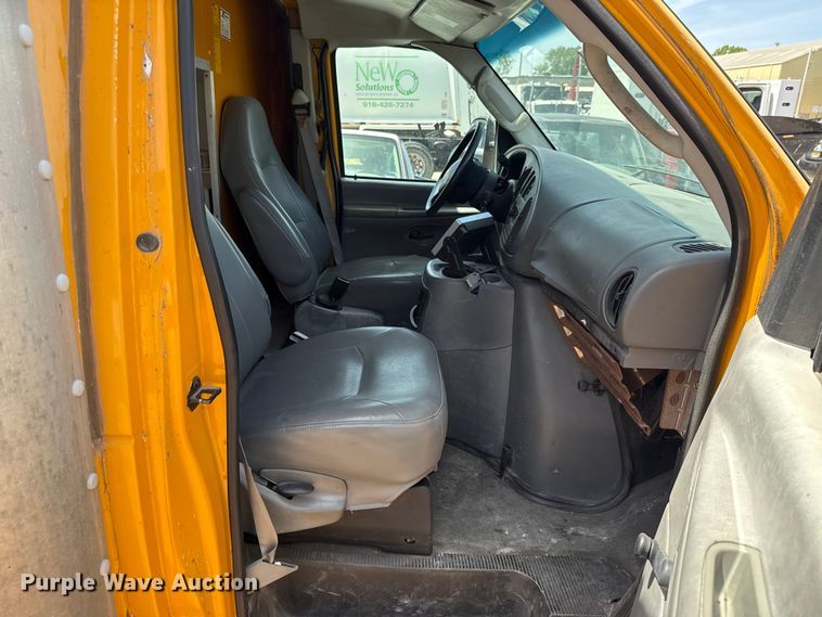 image for item ET6040 2003 Ford E450 box truck