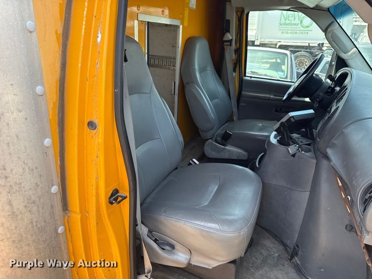 image for item ET6040 2003 Ford E450 box truck