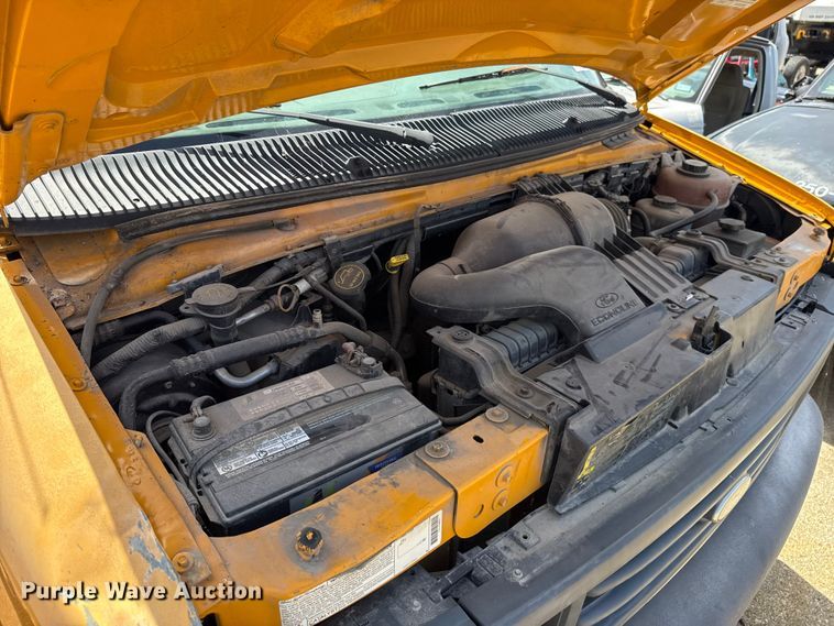 image for item ET6040 2003 Ford E450 box truck